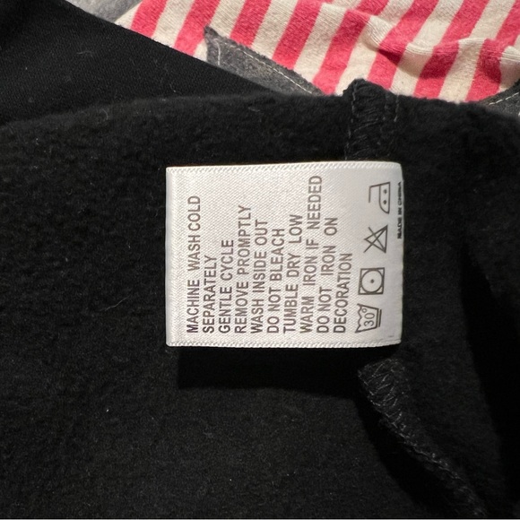 NEW🌟Elly Pistol Black Hoodie - Picture 9 of 9